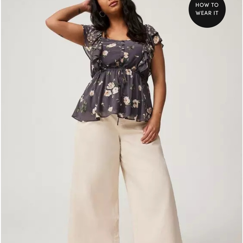 Floral Ruffle Sleeve Top - Picture 2 of 6